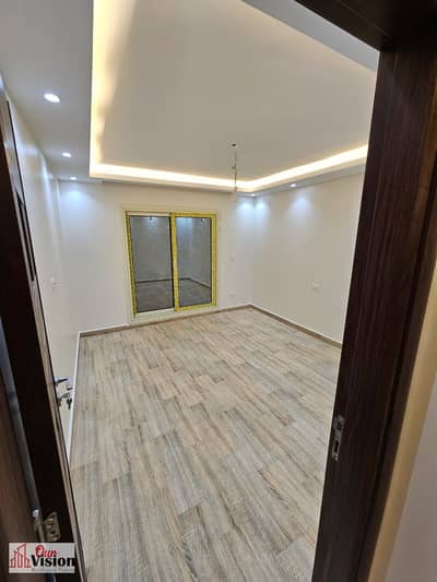 شقة للبيع فى الخمائل دور 2  165 متر 3 غرف  2 حمام متشطبة مطلوب 5.700. 000