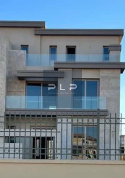 فيلا مستقلة للبيع في لافيستا سيتي بالعاصمه الاداريه الجديده مودرن ستايل استلام فوري بـ فيو مميز جدا