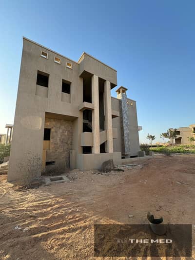 فيلا مستقله على مساحة ارض 1000متر, بموقع مميز للبيع في ايفي