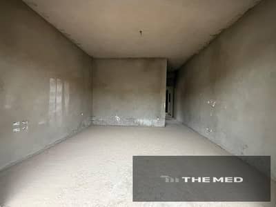 Twin house for sale in Pyramids Hills compound, in a prime location with an open view, immediate delivery