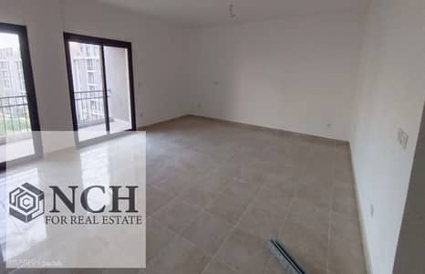 شقة تشطيب كامل للإيجار في فيفث سكوير | 250 متر
