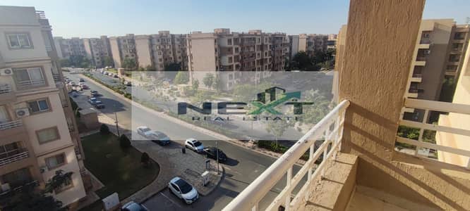 فيلا للبيع فى الشروق  الموقع داخل كمبوند الشروق 2000 – مدينة الشروق  المساحة: 455 متر نوع: Stand Alone التقسيم: أرضي + أول + ثاني التشطيب: سوبر لوكس
