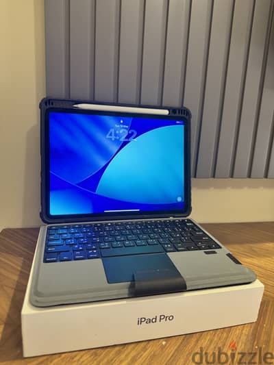 iPad Pro 11-inch (2018) 64GB Wi-Fi + Cellular – With Magic Keyboard