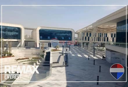 محل تجاري موقع مميز علي المحور مباشره-سنترادا مول