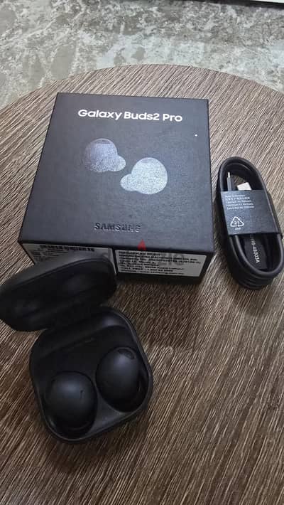 Samsung Galaxy buds 2 pro بحالة ممتازة