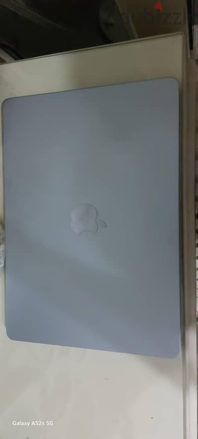فرصة: MacBook Air M4 بحالة الجديد (5 دورات شحن فقط) بضمان ساري