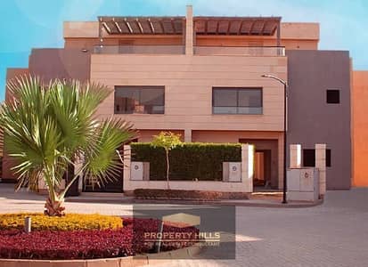 توين هاوس 550 متر بانوراما فيو 3 ادوار مع حمام سباحة خاص بجوار Palm hills و Hassan Allam