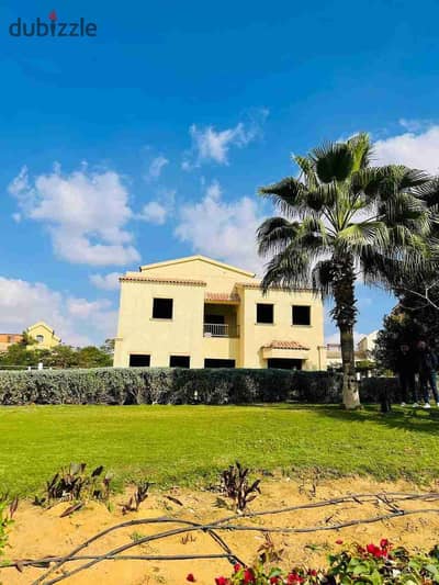 للبيع بمدينتي فيلا نموذج V بدون تشطيب البحيرات و الجولف