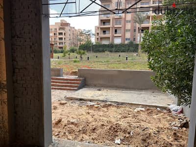 شقة للبيع ارضي 200متر بجنينة 230 م ناصيتين - في جاردن هيلز استلام فوري