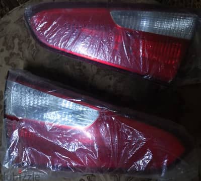 2فانوس أصلي شنطة خلفي داخلي لكيا سيراتو ٢٠١٥ فيشة في فيشة