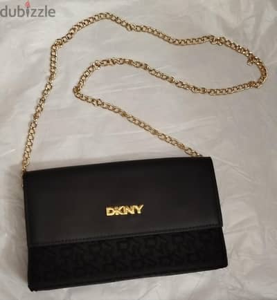 شنطة DKNY من محلات عباس العقاد