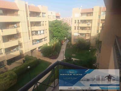 للبيع  شقه تشطيبات خاصه فى الرحاب ١