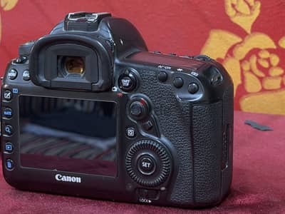 للبيع Canon EOS 5D Mark IV من أقوى كاميرات كانون الاحترافية