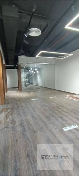 مكتب إداري متشطب بالكامل بالتكييفات للإيجار في ذا بورتال سوديك ويست الشيخ زايد بيفرلي هيلز  The Portal Sodic West Sheikh Zayed Beverly Hills
