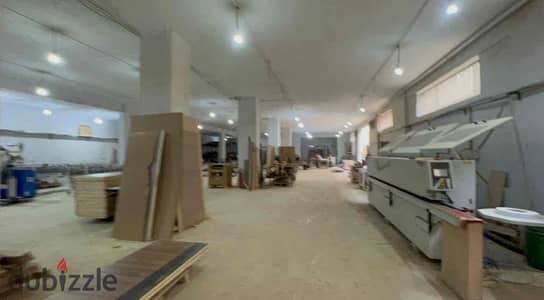 مصنع للبيع 1000 متر في المنطقة الصناعيه في التجمع