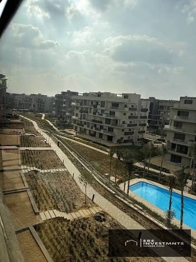 امتلك شقة جاهزة للسكن متشطبة بالكامل بالتكيفات والمطبخ بافضل موقع في ارقي كمبوند في التجمع الخامس سوديك فيليت.