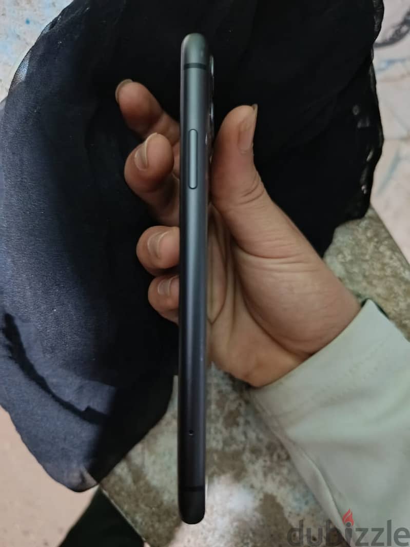 iPhone 11 3