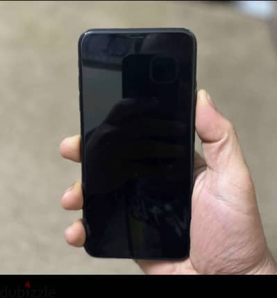 Xsmax 64 بطاريه 76 مغير باغه وفيها شرخ صغير معاه الكرتونه للبدل ب11