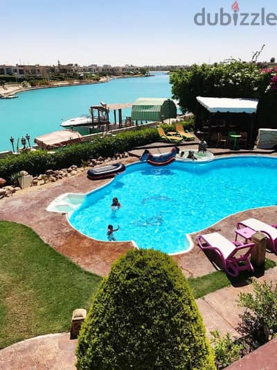 فيلا للايجار بمارينا 5 اول صف بحيره صخريه تاني صف بحر مرسى خاص