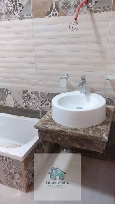 للإيجار الفاضي: شقة 180م " الحي ال16بحري وأوبن فيو" بأسانسير أمام بيفرلي هFor rent: 180m² apartment in District 16, sea view, open view, with elevز