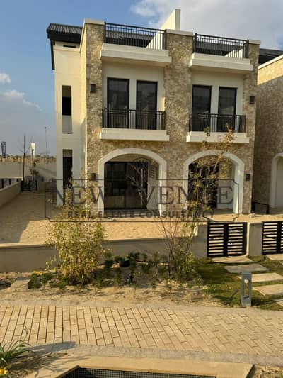 افضل سعر فيلا كورنر استلام فورى موقع مميز جدا فى Marq gardens التجمع الخامس  Villas only community
