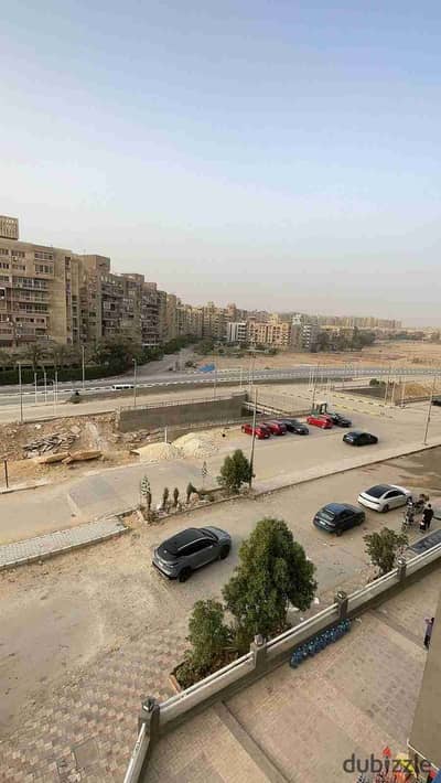 An apartment for rent furnished for upscale living in a very distinguished location in Zahraa Al-Maadi, Tajin 2, first residence, steps from Wadi Degla Club and school complexes, close to all services and transportation.