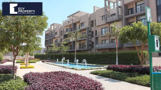 شقة بحديقة للبيع بسعر مميز جدا في فيفث سكوير التجمع الخامس متشطبة بالكامل