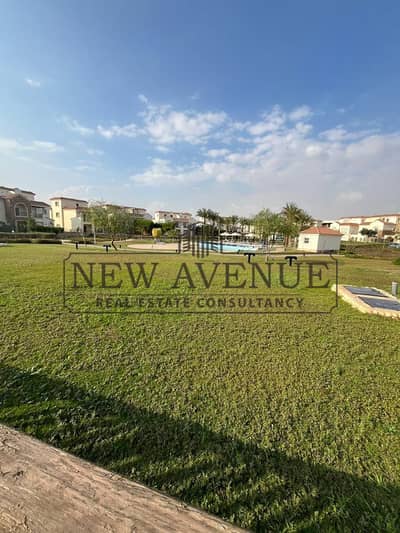 تاون هاوس أقل من سعر السوق بفيو مميز على لاند سكيب وحمام سباحه في ديفينا جاردنز - Divina gardens