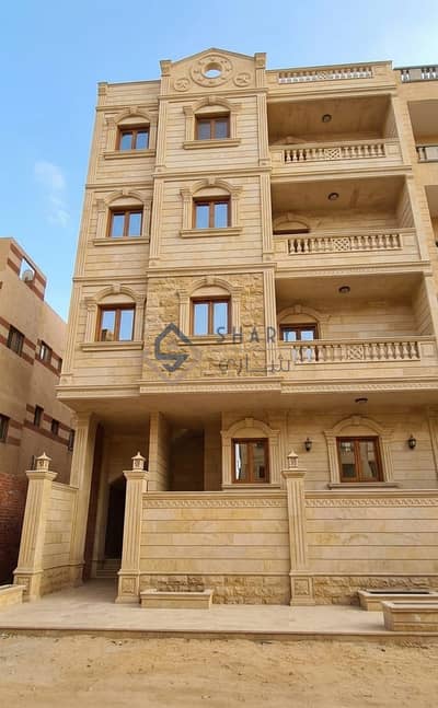 بيت في الحي الرابع (ج)، أمـام كمبوند الحي الإيطالي مباشرة. ​تاني نمرة من الطريق الرئيسي (طريق الجامعات) وبوابة هليوبوليس.