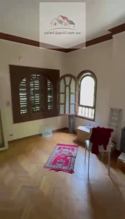 فرصه شقه للايجار بمدينه نصر بموقع مميز المنطقه الاولي بشارع متفرع من البطرواي بجور جنينه مول سكني او اداري