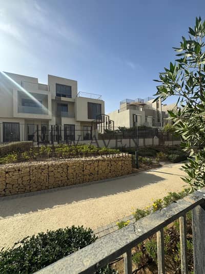 Twinhouse under market price  ready to move at Sodic East
