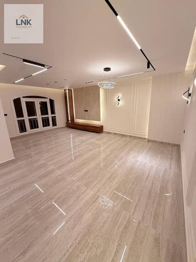 For sale in my city, an apartment model 400 B1, group 18, fourth repeated floor, area 211 meters, open view garden and main street, hotel finishing, buried tanks and suspended bases, and showers.