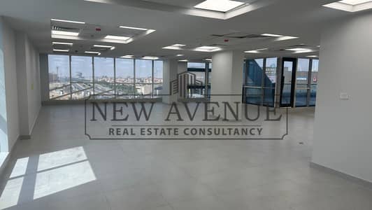 مكتب اداري للبيع  بإطلالة مميزة وقريب من كل الخدمات و يصلح لجميع الانشطة في Business Plus , New cairo