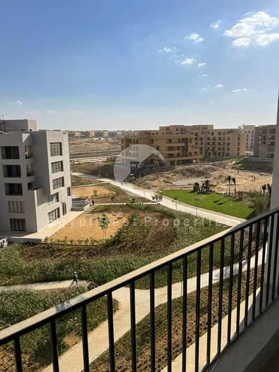 شقه للبيع بموقع متميز في او ويست اكتوبر باقل مقد 600 الف 3 غرف