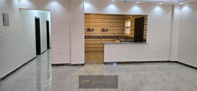 شقة 220م للإيجار بالحي 16 الشيخ زايد أمام Beverly Hills | تشطيب مميز + أسانسير + 3 غرف + 3 حمام