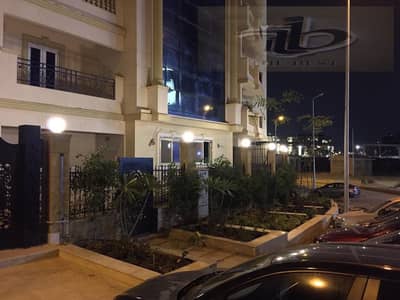 فرصة مميزة للبيع في البنفسج 6 ڤيلات – على محور السادات مباشرة بجوار بنزينة Chill Out  شقة سكنية بموقع مميز في قلب التجمع الخامس
