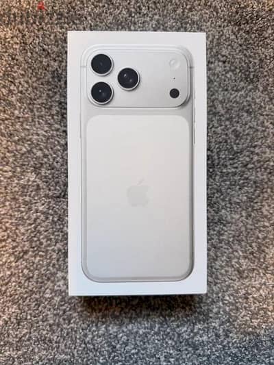 IPhone 17 pro max 256 silver ضمان تريد لاين
