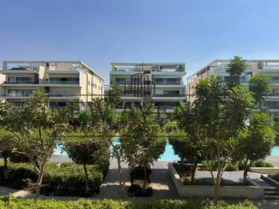 شقة بكمبوند ليك فيو ريزيدنس Lake View Residence تشطيب فاخر بالتكيفات المركزية موقع متميز على البحيرة دور أول
