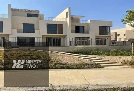 فيلا مستقلة للبيع في سوديك إيست 270م على الجرين سباين موقع مميز