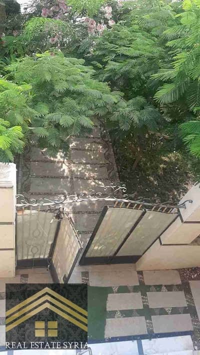 Apartment for rent for upscale owners, area 300 meters in the ninth near Harin Hills Club and malls, in a luxurious villa with hotel entrances, 3 rooms, 2 bathrooms, a master room with a natural gas bathroom, 4-piece reception on the third floor above a roof building, no elevator, comfortable stairs, marble, large terrace, open garden view, great price.