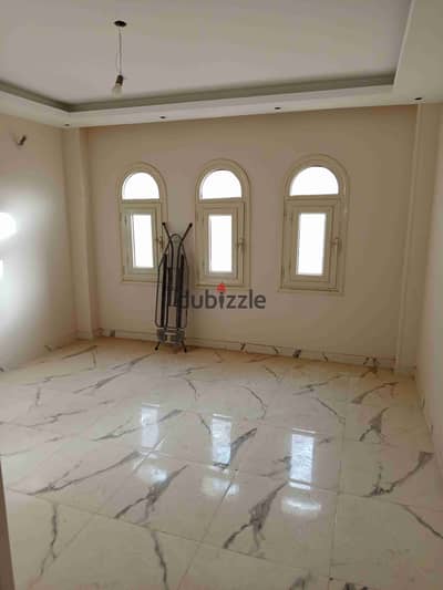  Premium Apartment for Sale in Garden Heights Compound – New Cairo    First Floor Apartment | Prime Location Inside the Compound  Area: 185 SQM   Unit Details: • 3 Bedrooms including 1 Master Bedroom • Spacious Reception Area • Ultra Super Lux Finish
