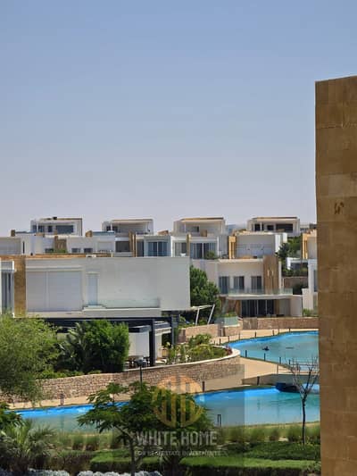 شاليه سكاى هوريزون بمساحه روف كبيره مفروش بالكامل للإيجار في سيشيل  الساحل الشمالي سيدى عبد الرحمن قريب من البحر و المطاعم والكافيهات و جميع الخدمات .