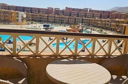 شاليه متشطب ومفروش للبيع استلام فوري في العين السخنة اجهزة كاملة ومطبخ حديث