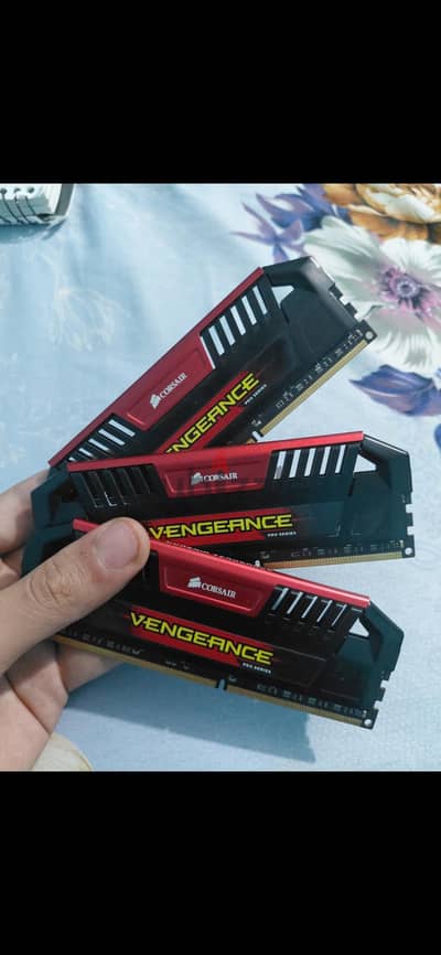 DDR3 CORSAIR VENGEANCE PRO 3×4 (12GB) 2133 CL9