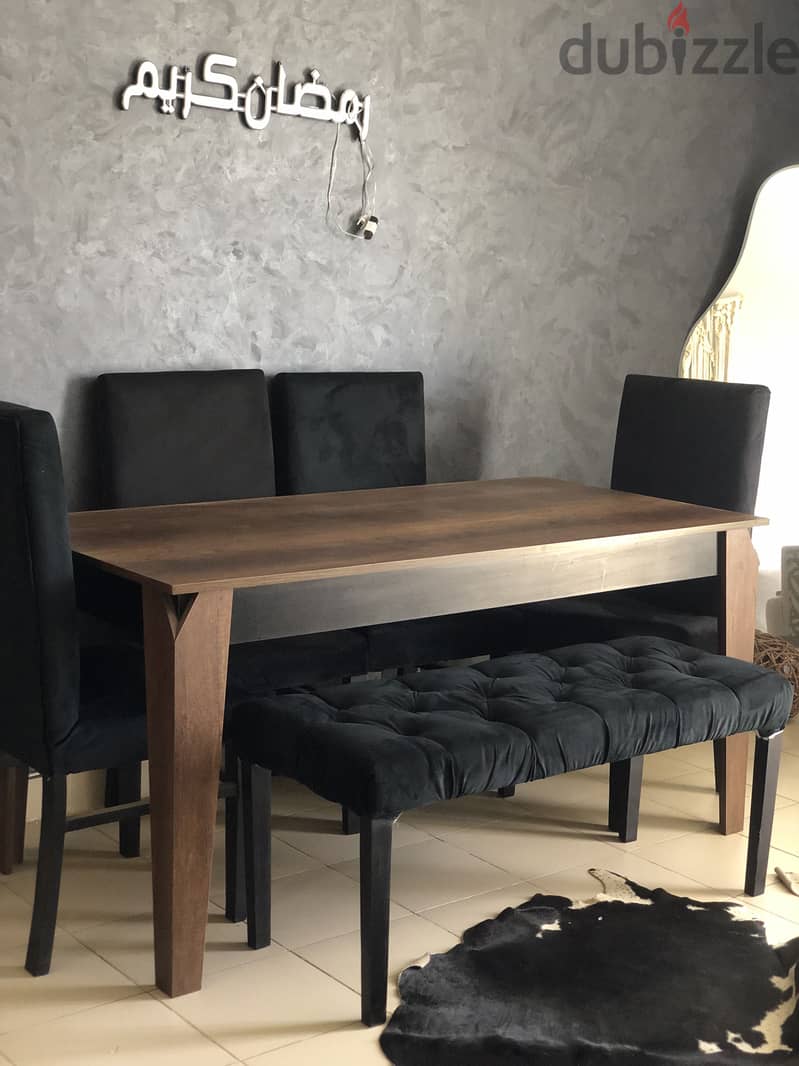 Table with chairs 3