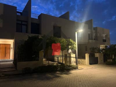 تاون هاوس ميدل للبيع  نصف تشطيب