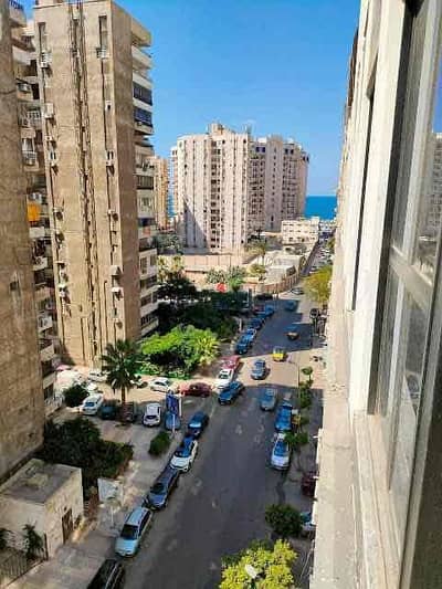 شقة للايجار السكنى 230م / رشدى شارع المعسكر الرومانى مبانى حديثة  مطلات مفتوحة