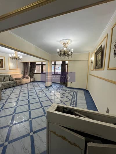 شقة سكنية للبيع في شارع الجلاء – 175م²