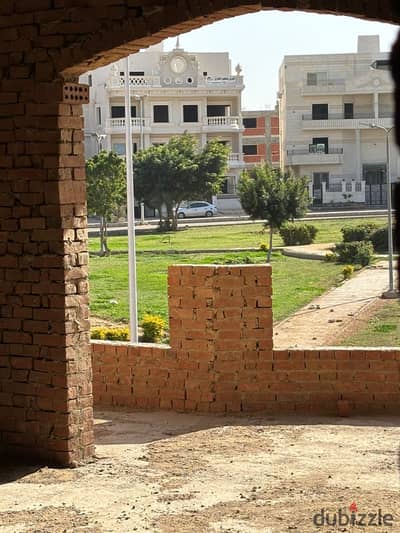 شقة ارضى 160 م للبيع فى الحى الثانى شرق - مدينة الشروق - استلام نص تشطيب - فى خلال 6 شهور - متاح كاش وقسط