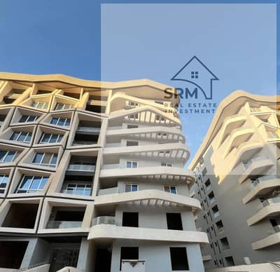 Immediate receipt at 10% in the first compound that will be established in the capital, with an open view on the landscape and very distinctive division in the Midtown Condo R7 compound. A design that will not be repeated again at this price.